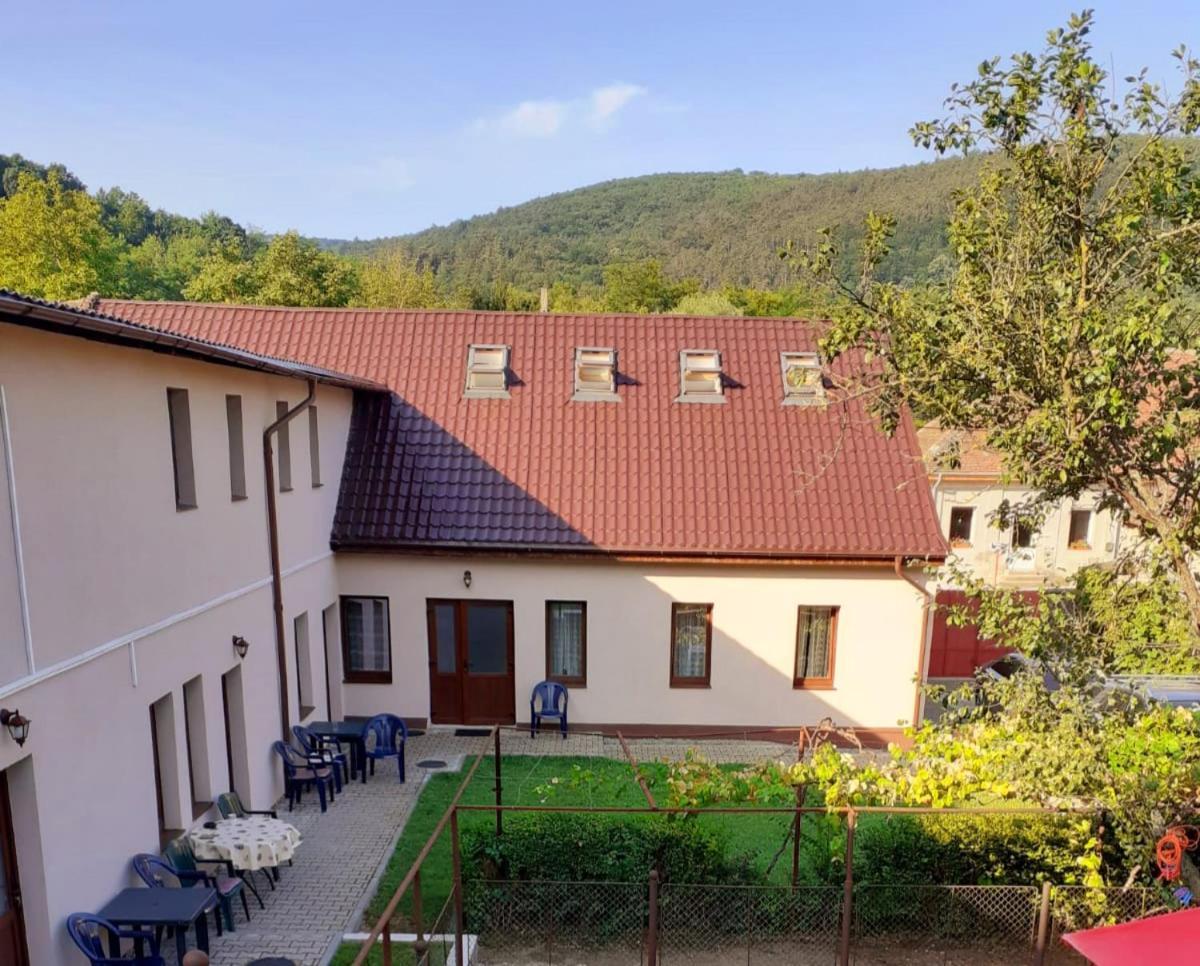 Casa Bunicii Hotel Szászkabánya Kültér fotó