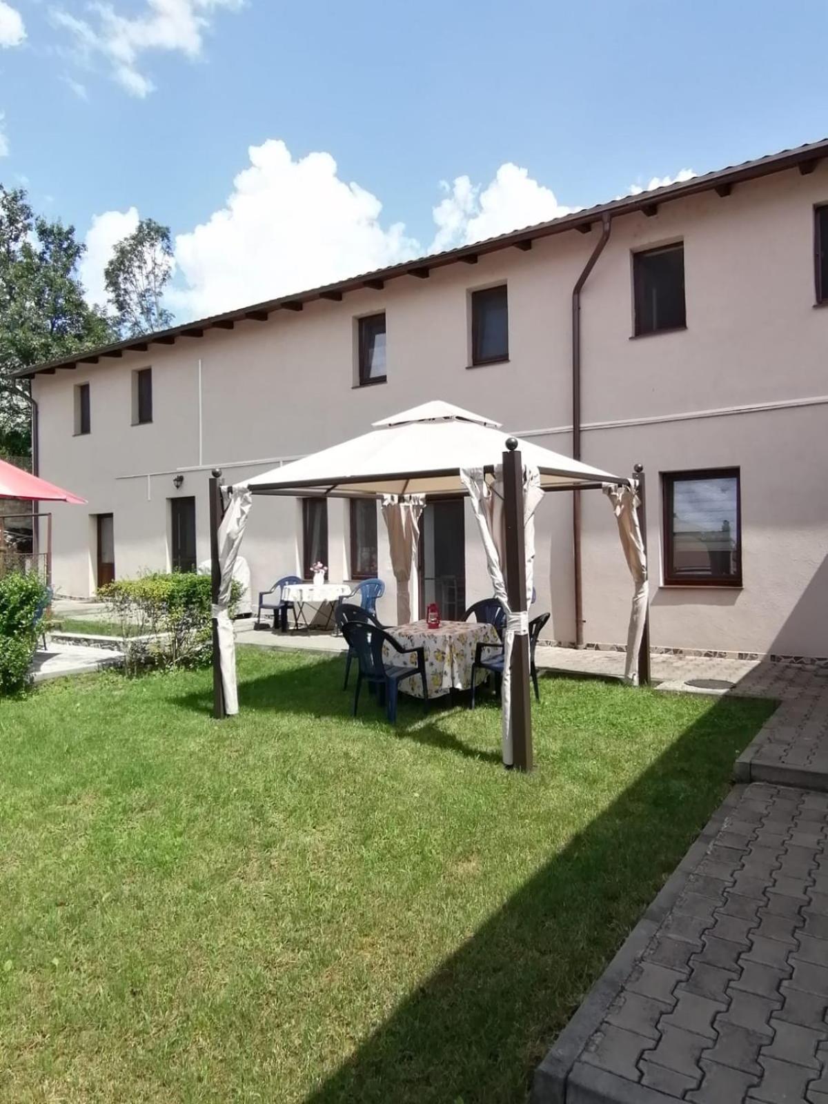 Casa Bunicii Hotel Szászkabánya Kültér fotó